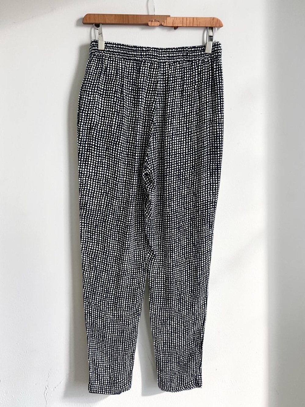 L.K. Bennett London Black Ivory Houndstooth Print Tapered Pull-On Trousers US 2 - Picture 3 of 11